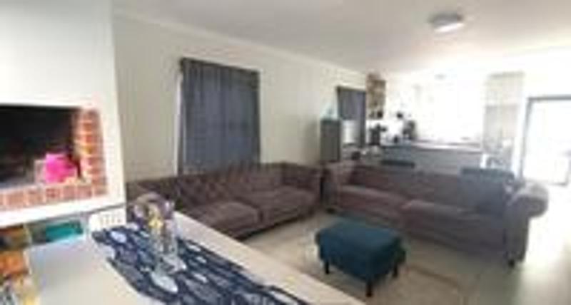 3 Bedroom Property for Sale in Peerless Park Western Cape